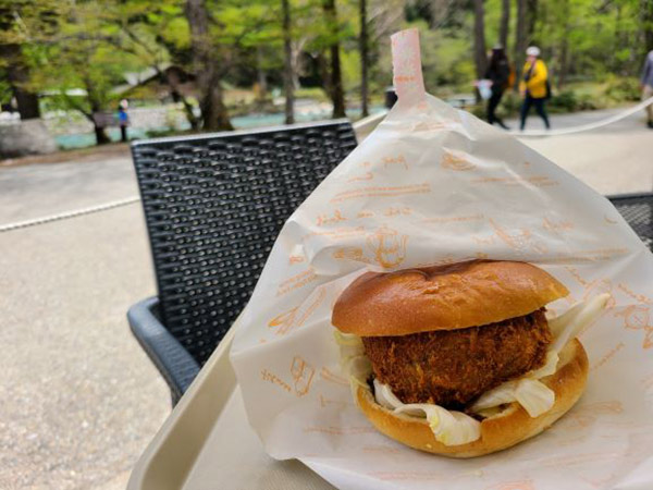 上高地コロッケバーガー