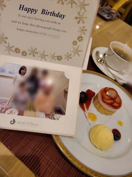 家族写真とケーキ