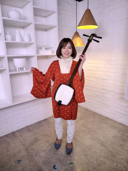 三味線持つ福島