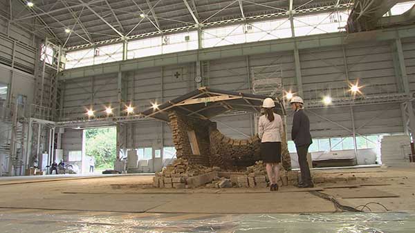 後ろからの広い絵