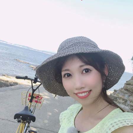 麦わら帽子・黄緑の服