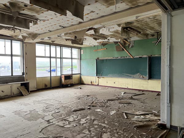 浸水した教室内