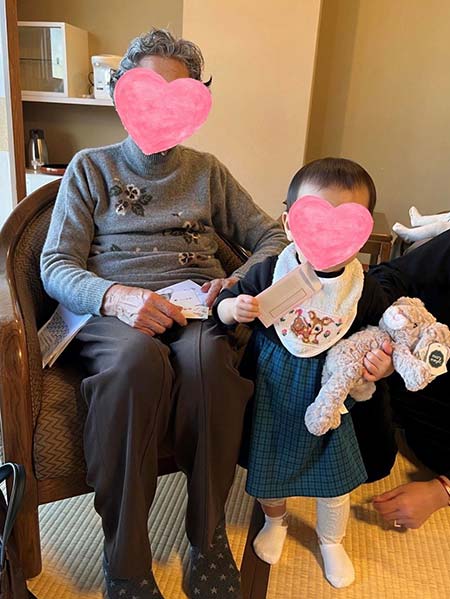 祖母と子供ツーショット
