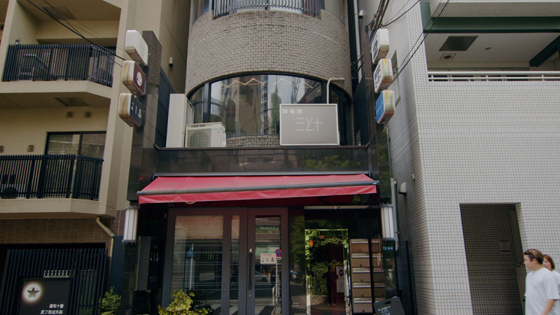 東京・麻布十番 「笑いの神様と堪能！肉増し焼きそば」